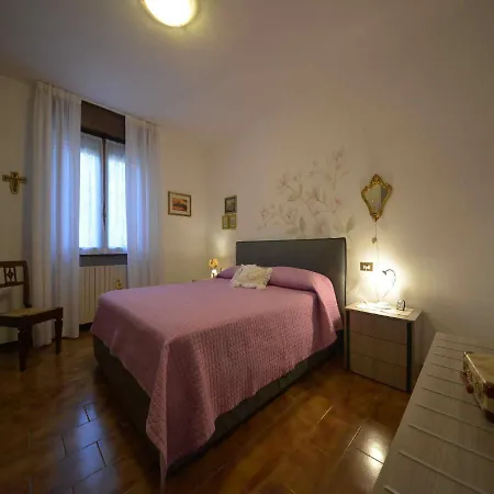 Casa Maria App Maria Mit Pool In Manerba Gardasee アパート