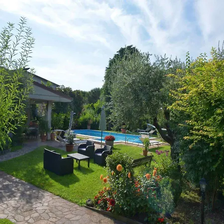 Casa Maria App Maria Mit Pool In Manerba Gardasee * Montinelle