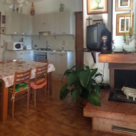 Casa Maria App Maria Mit Pool In Manerba Gardasee アパート Montinelle